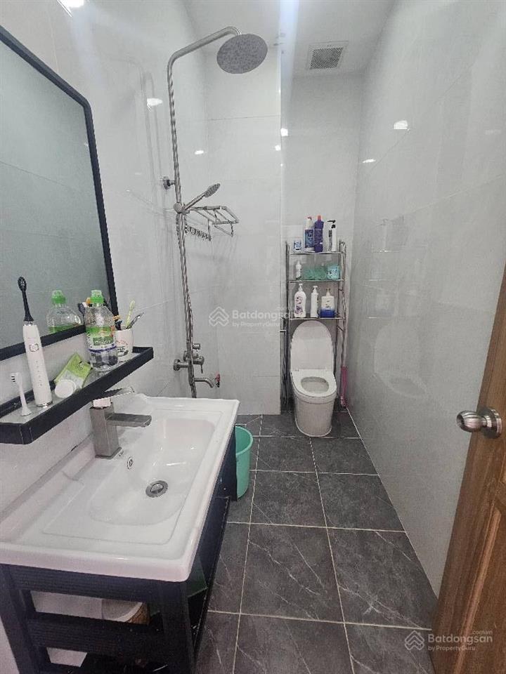 Chủ gấp bán 3 tầng 70m2 chỉ nhỉnh 5 tỷ đường nhựa 8m  khu phân lô gần trường tiểu học