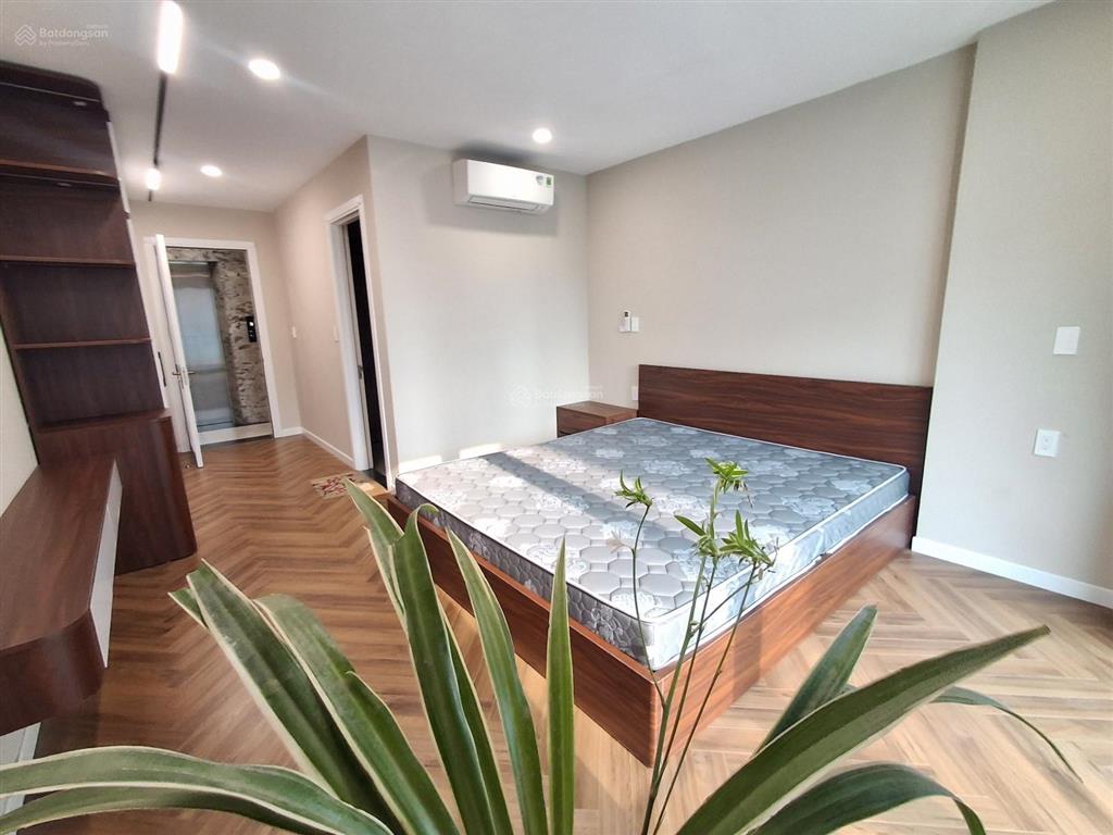 Gộp bankcực rẻ, giảm 2 tỷ nhà hồng tiến, bồ đề. gara, thang máy, full đồ. 48x4.3m. chỉ 13.5 tỷ.
