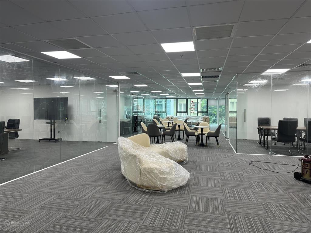 Cho thuê văn phòng 275m², 48 nguyễn chánh  trần duy hưng