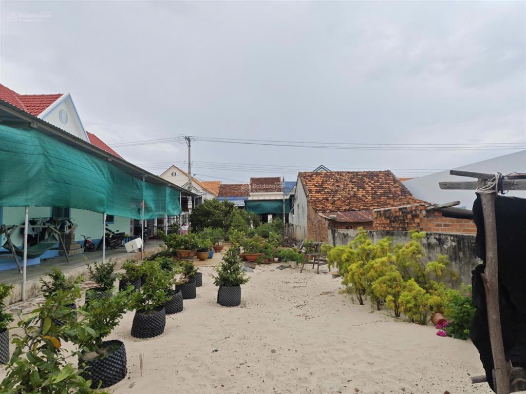 Bán đất tại phường ninh thủy, dốc lết gần biển, thích hợp đầu tư, giá chỉ 14 triệu/m2, 136m2