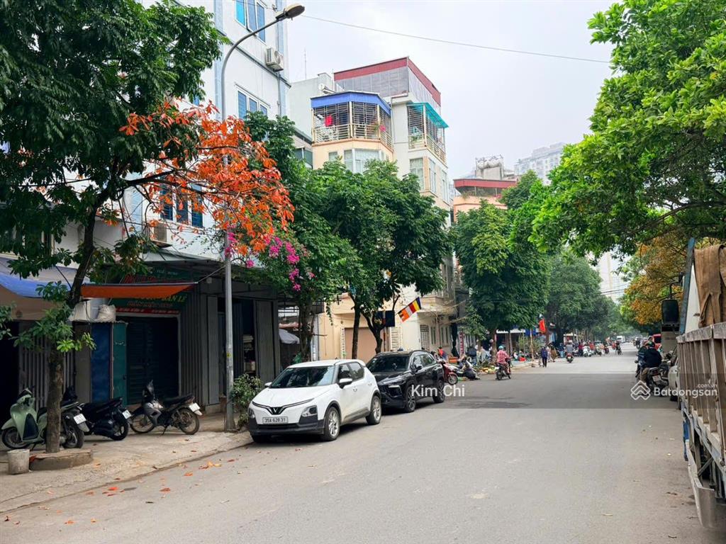 Bán liền kề phân lô vỉa hè xa la hà đông, giá hơn 13 tỷ