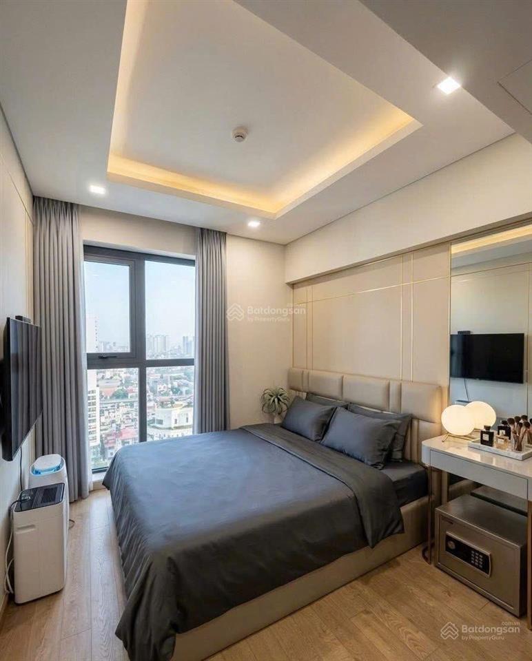Bán 3 ngủ tại tòa b cc rivera park  tầng cao diện tích 105m2 hướng đông nam, sẵn sổ, có slot ô tô