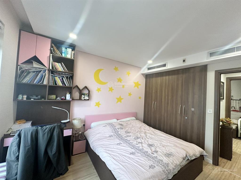 Chính chủ bán căn hộ 3pn 94m2 tầng cao, full nội thất, hướng tây bắc đông bắc, giá 9.9 tỷ