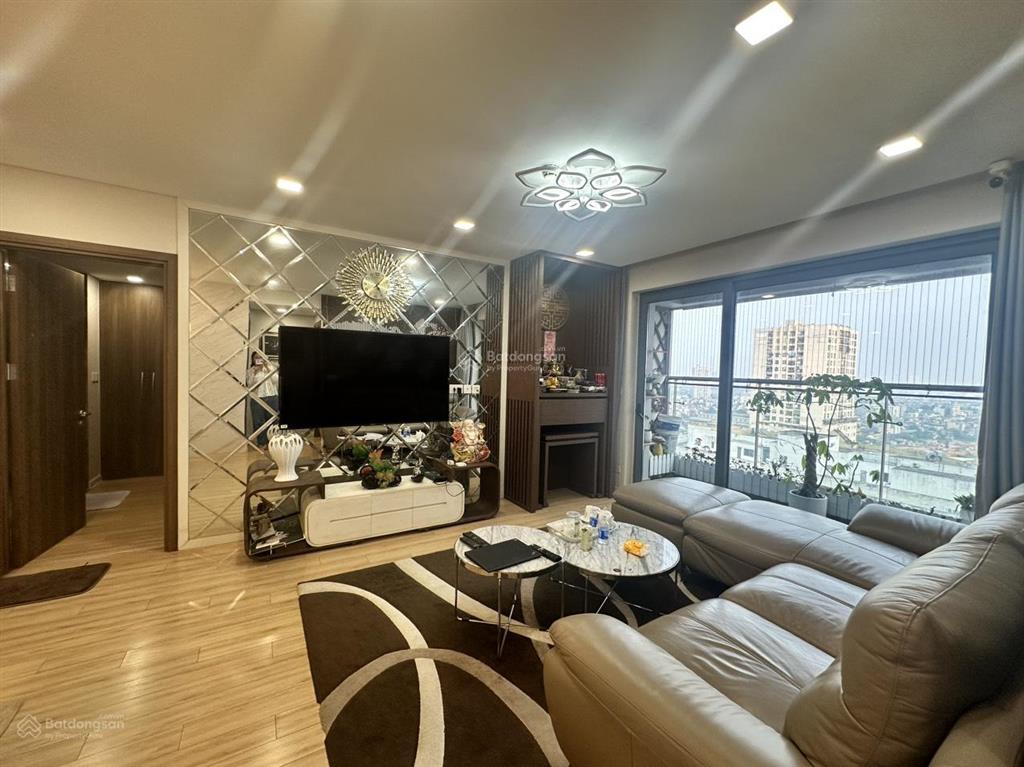 Chính chủ bán căn hộ 3pn 94m2 tầng cao, full nội thất, hướng tây bắc đông bắc, giá 9.9 tỷ