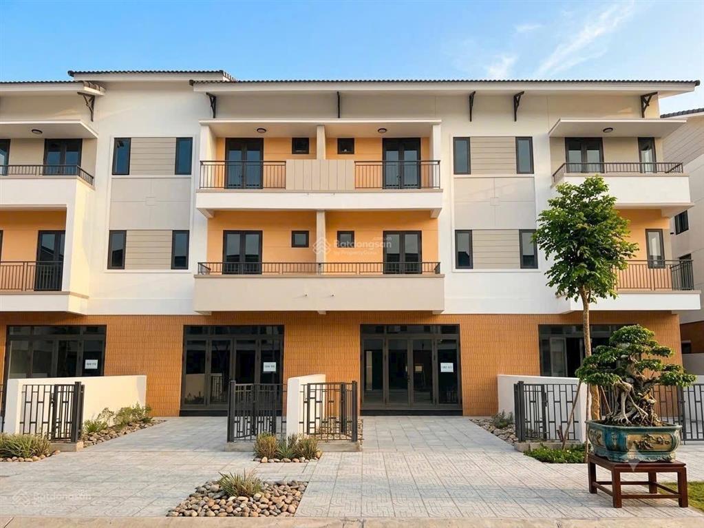 Bán shophouse 100m centa riverside vị trí đẹp, kinh doanh tốt .