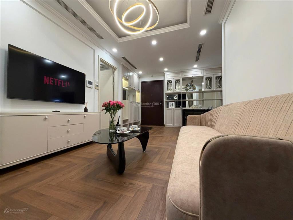 Hot! cho thuê căn hộ 2n2w vinhomes d'capitale vào ở ngay