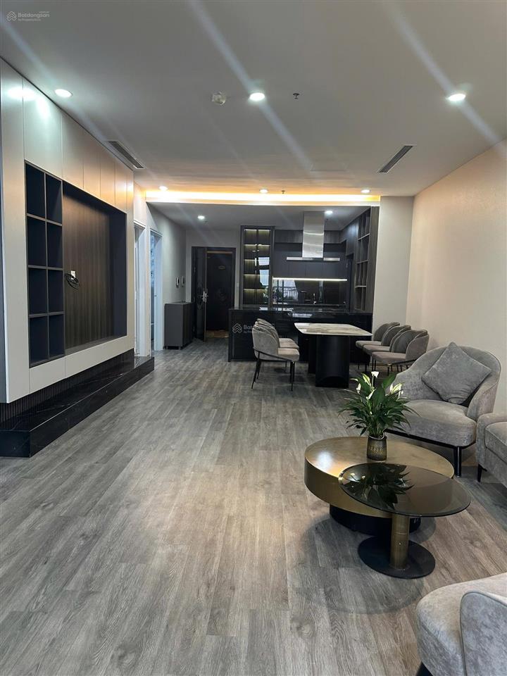 Chủ nhà giảm giá căn 2pn royal city 112m full nội thất hiện đại