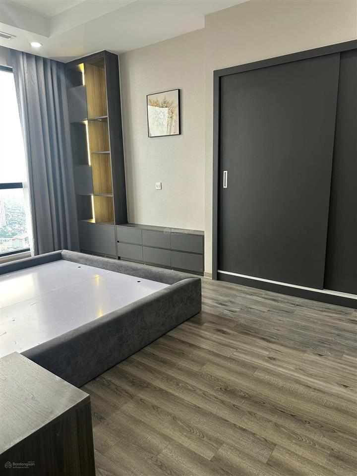 Chủ nhà giảm giá căn 2pn royal city 112m full nội thất hiện đại