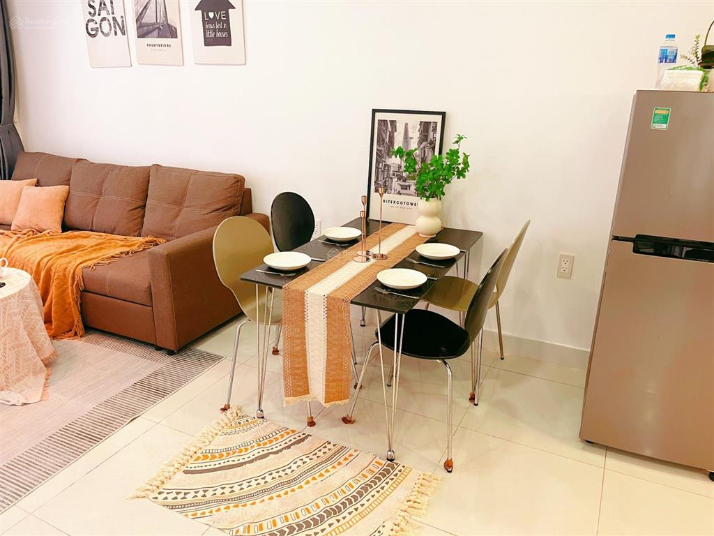 Cho thuê cân hộ sky center, tân bình, dt 75m2, 2pn giá 15tr/tháng.  0909 228 *** minh sang