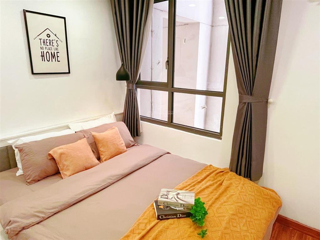Cho thuê cân hộ sky center, tân bình, dt 75m2, 2pn giá 15tr/tháng.  0909 228 *** minh sang