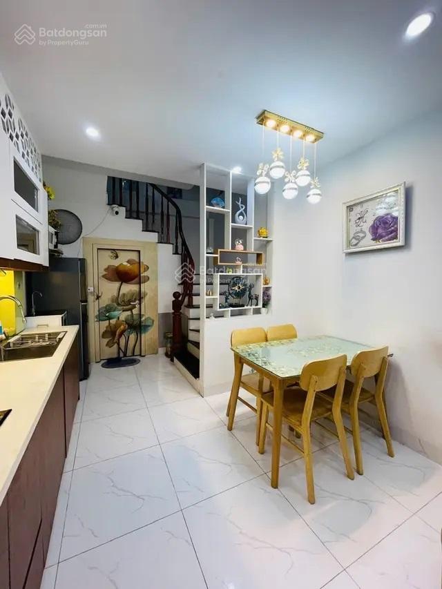 Cổ nhuế  nhà đẹp ở ngay  ô tô cách 20m  full nội thất  phân khúc 6.x tỷ