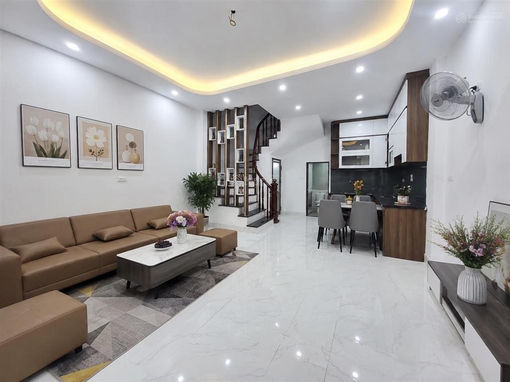 Liên mạc  thượng cát  nhà mới 5 tầng  ô tô tránh  đường rộng đẹp  hơn 5 tỷ