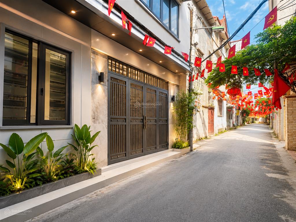 Đông ngạc  ngõ thông  ô tô tránh  dân xây chắc chắn  7 chỗ vào nhà  5 phòng ngủ  gần ecohome