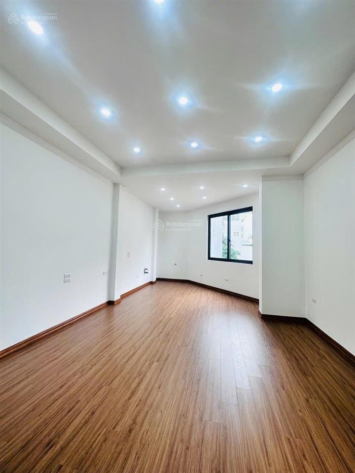 Hiếm cầu giấy  nhà mới thang máy  3 mặt thoáng  xách vali về ở ngay