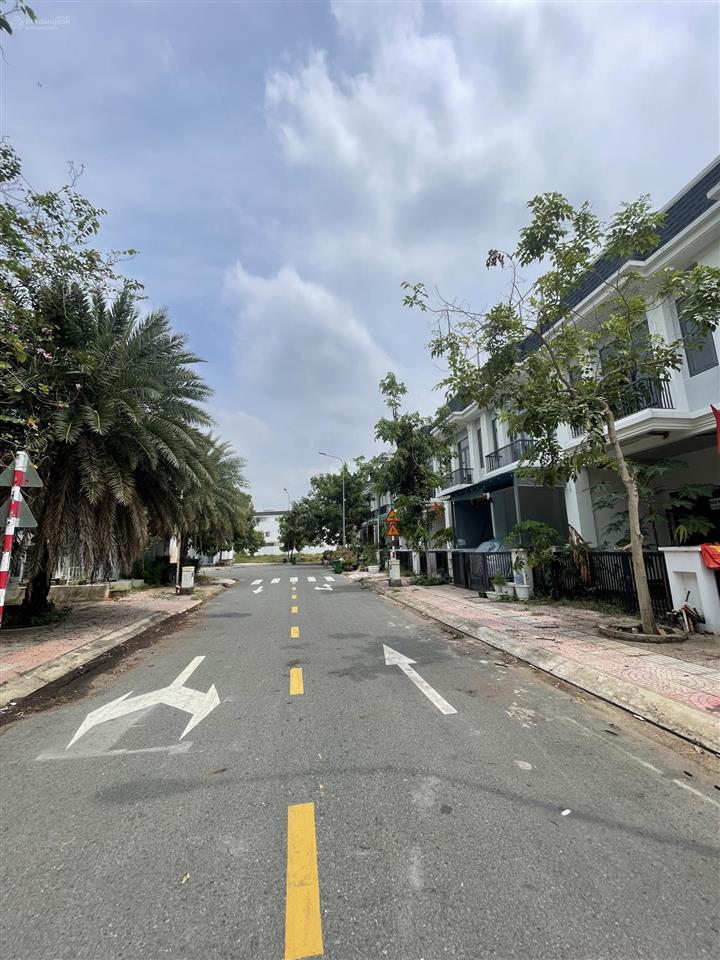 Bán nhà the sol city, diện tích 5x15, kết cấu trệt lầu tum, hoàn thiện ngoài, thô trong giá 3t250