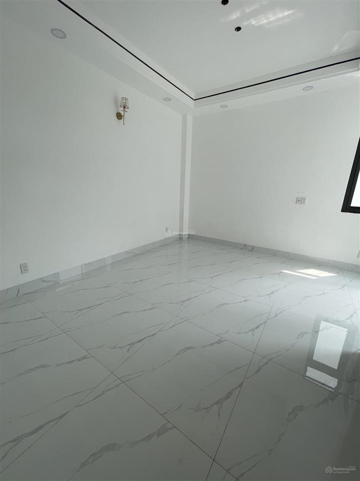 Bán nhà góc 2mt kdc hải sơn (the sol city) dt 5x16, trệt 2 lầu, 3pn, phòng thờ, pk, bếp, 4t550tl