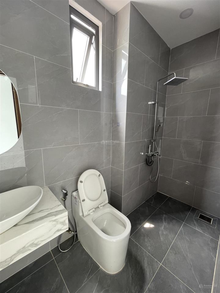 Bán nhà góc 2mt kdc hải sơn (the sol city) dt 5x16, trệt 2 lầu, 3pn, phòng thờ, pk, bếp, 4t550tl