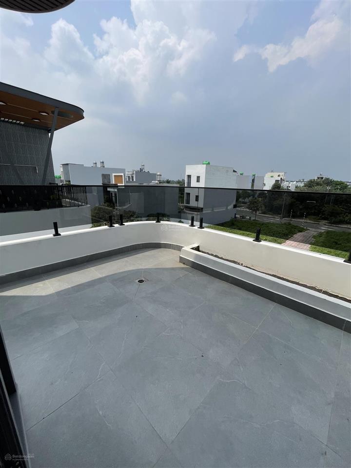 Bán nhà góc 2mt kdc hải sơn (the sol city) dt 5x16, trệt 2 lầu, 3pn, phòng thờ, pk, bếp, 4t550tl