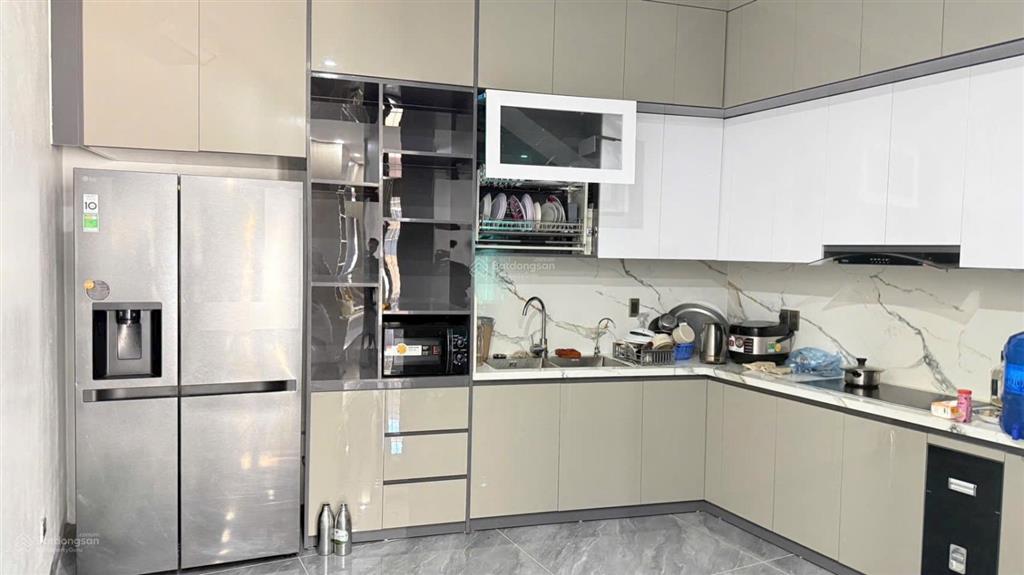 Bán nhà 5 tầng thang máy, như quỳnh hưng yên 50m2 , otto 7 chỗ ngủ trong nhà , ngay vinhomes!