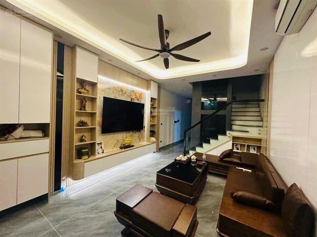 Bán nhà 5 tầng thang máy, như quỳnh hưng yên 50m2 , otto 7 chỗ ngủ trong nhà , ngay vinhomes!