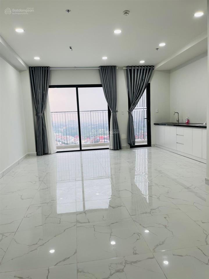 Bán căn góc 3pn  3wc nhà trống, tầng trung view cực đẹp, giá chỉ 2,95 tỷ bao phí