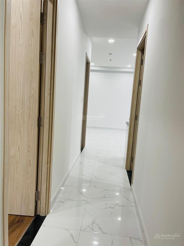 Bán căn góc 3pn  3wc nhà trống, tầng trung view cực đẹp, giá chỉ 2,95 tỷ bao phí