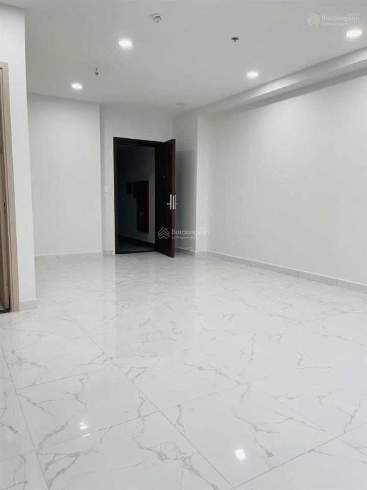 Bán căn góc 3pn  3wc nhà trống, tầng trung view cực đẹp, giá chỉ 2,95 tỷ bao phí