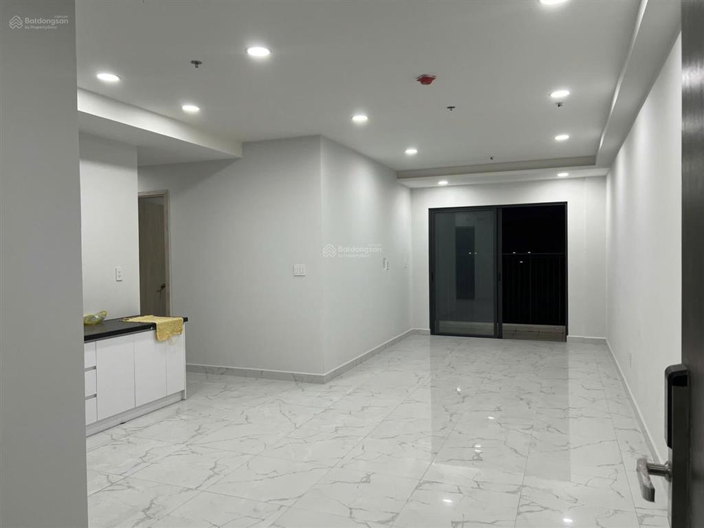 Bán căn góc 3pn  3wc nhà trống, tầng trung view cực đẹp, giá chỉ 2,95 tỷ bao phí