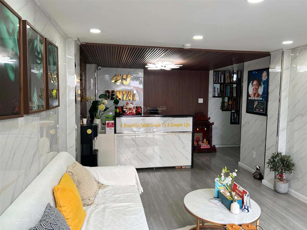 Cho thuê nhà mặt tiền huỳnh văn bánh, phú nhuận  7x10m  6 tầng  59tr/tháng