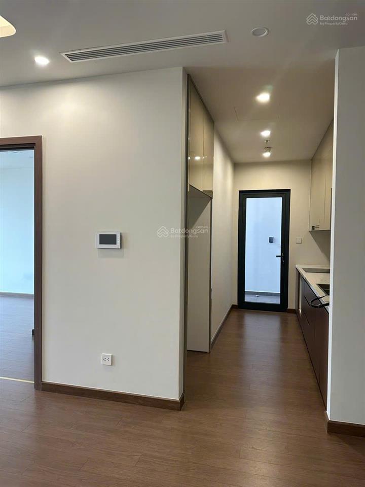 Chuyển công tác nên cần bán gấp căn 2 ngủ 88m cc the matrixone, giá 10,2tỷ, sẵn sổ full đồ nội thất