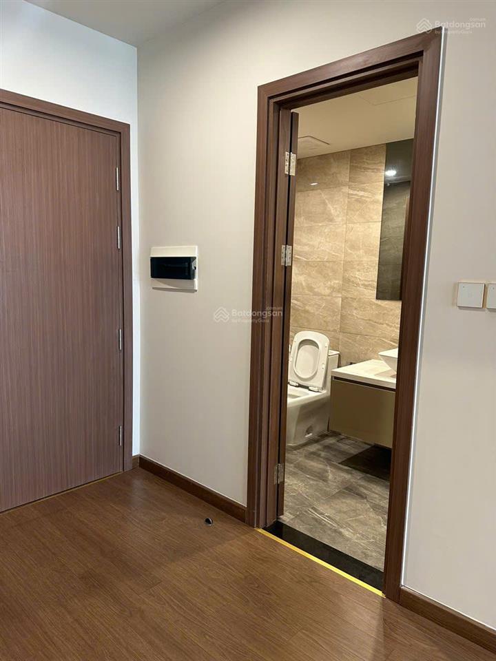 Chuyển công tác nên cần bán gấp căn 2 ngủ 88m cc the matrixone, giá 10,2tỷ, sẵn sổ full đồ nội thất