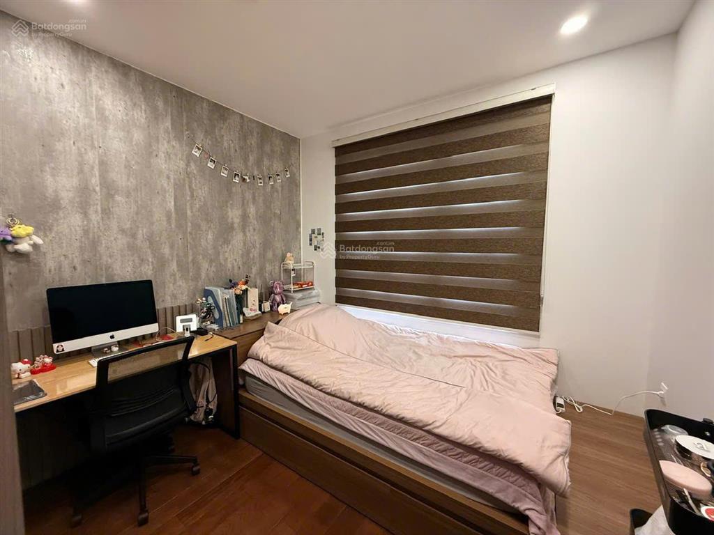 Chỉnh chủ cần bán gấp căn 2 ngủ ban công đông nam  chung cư vinhomes d'capitale, dt 70m giá 8,6 tỷ