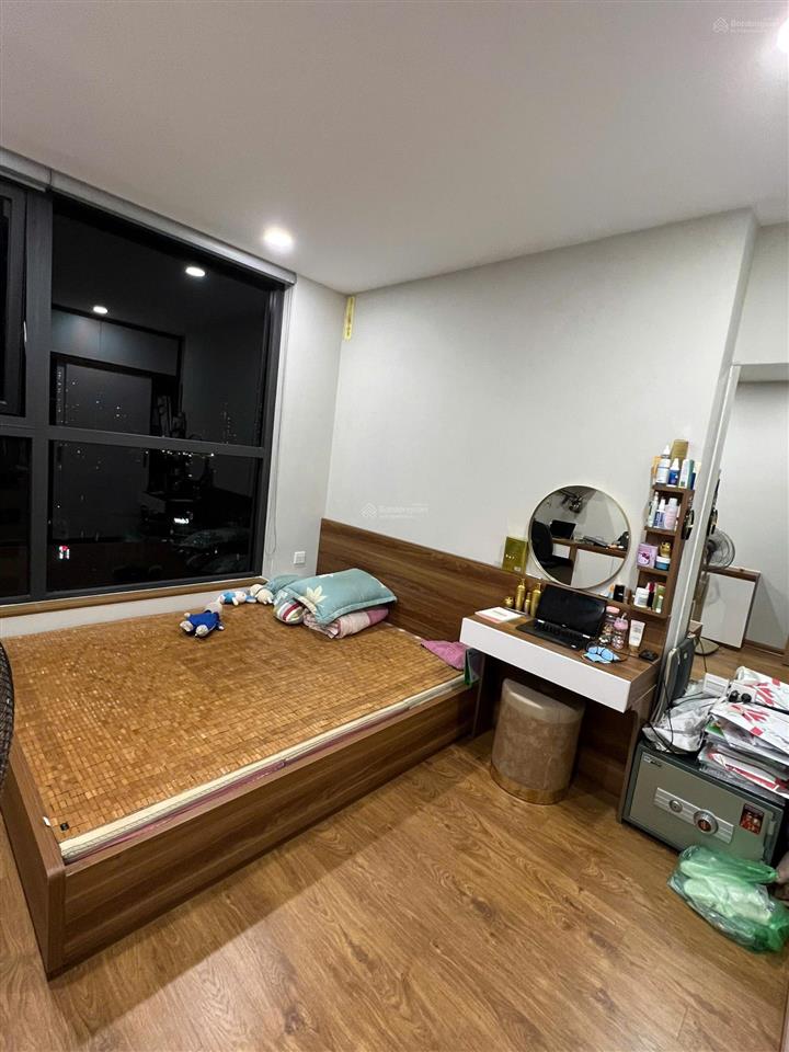 Gấp gấp  chính chủ cần tiền bán nhanh căn 2 ngủ dự án the park home, cầu giấy  dt 80m giá 8 tỷ