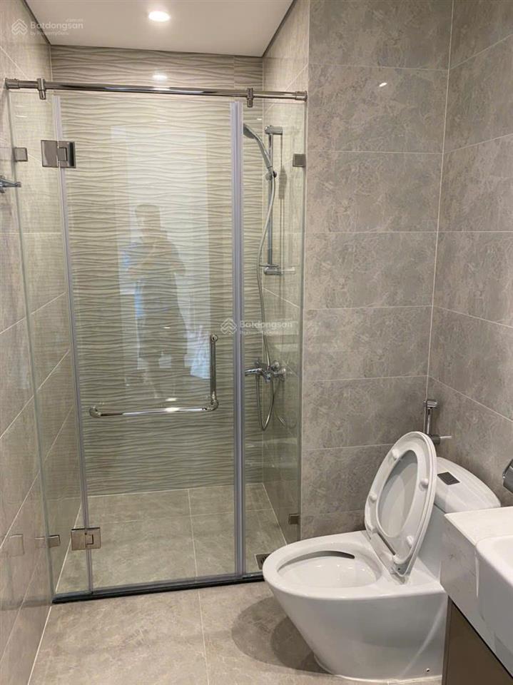 Chính chủ cần bán gấp căn 2 ngủ dự án vinhome wespont  dt 65m giá 7,8 tỷ , sẵn sổ full nội thất