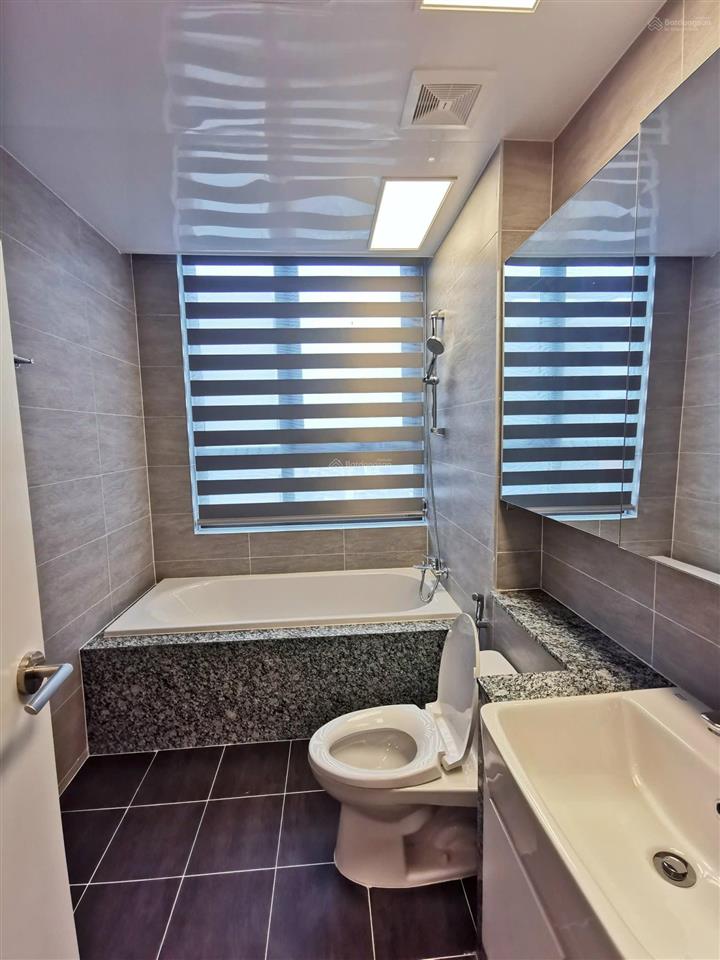 Chính chủ bán gấp căn góc, view hồ 2 ngủ vinhomes skylake phạm hùng, dt 68m2, giá 8,2 tỷ, sẵn sổ