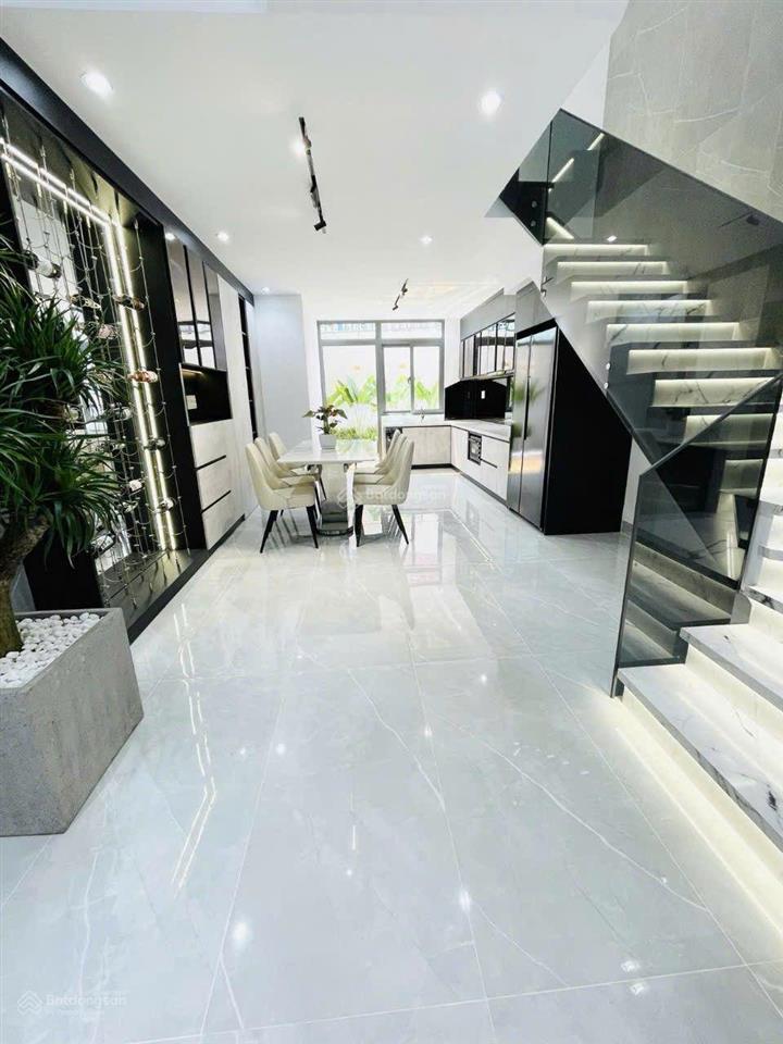 Nhà chính chủ quận 7 vị trí đẹp, đường khô ráo, tiện ích đầy đủ. 71.9m2 công nhận 3 tầng hc, nở hậu