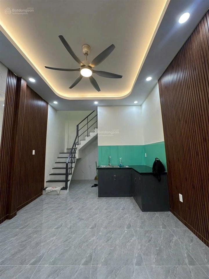Nhà mới đẹp ở ngay sát mặt tiền gần chợ đầu mối thủ đức 2 tầng 3,5x7 chỉ 2,35 tỷ