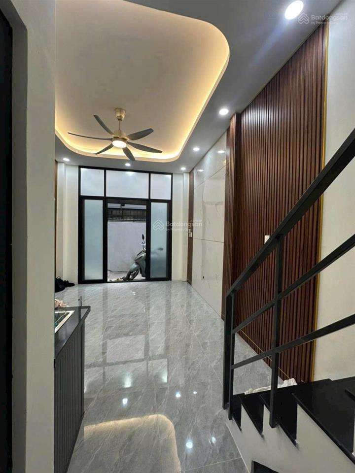 Nhà mới đẹp ở ngay sát mặt tiền gần chợ đầu mối thủ đức 2 tầng 3,5x7 chỉ 2,35 tỷ