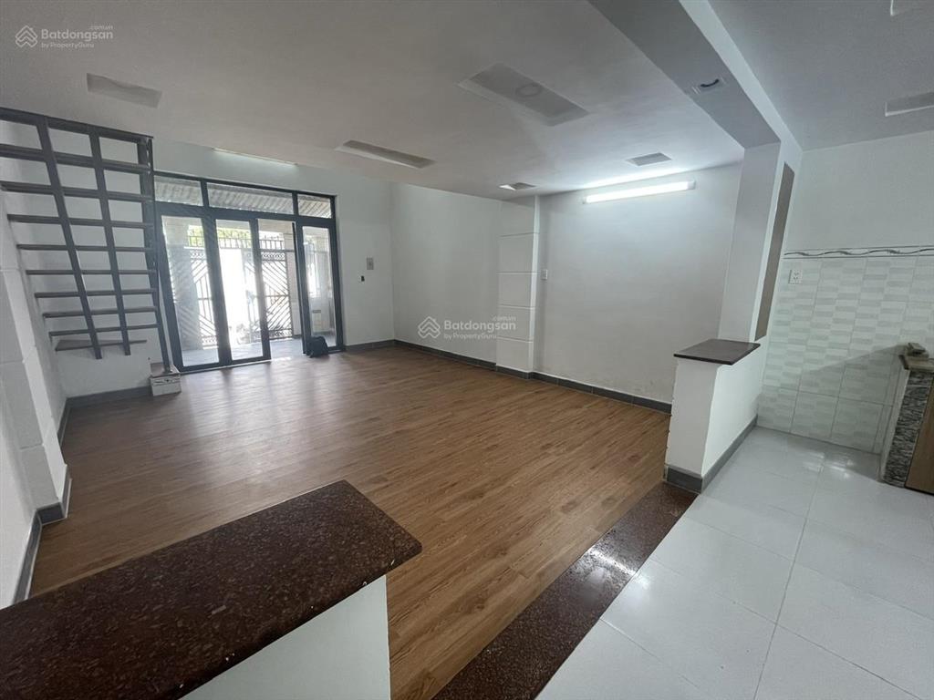 Bán nhà 2 tầng mới đẹp ở ngang chuẩn 5m ngay sát vành đai 2 5x13 chỉ 4,3 tỷ.