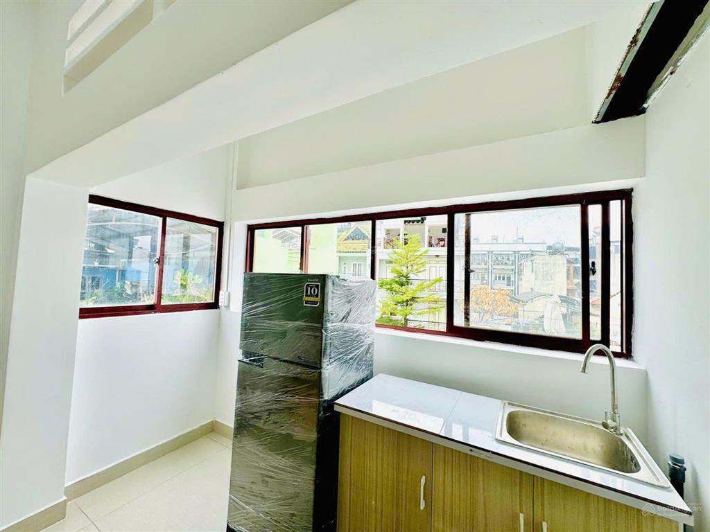 Hẻm ô tô nơ trang long  thông tứ tung ra lê quang định + hoàng hoa thám, kế bên chợ bà chiểu.