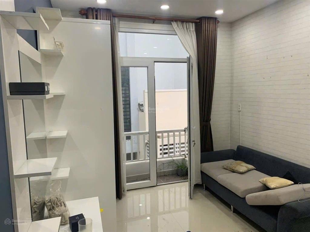 Hẻm ô tô nơ trang long  thông tứ tung ra lê quang định + hoàng hoa thám, kế bên chợ bà chiểu.