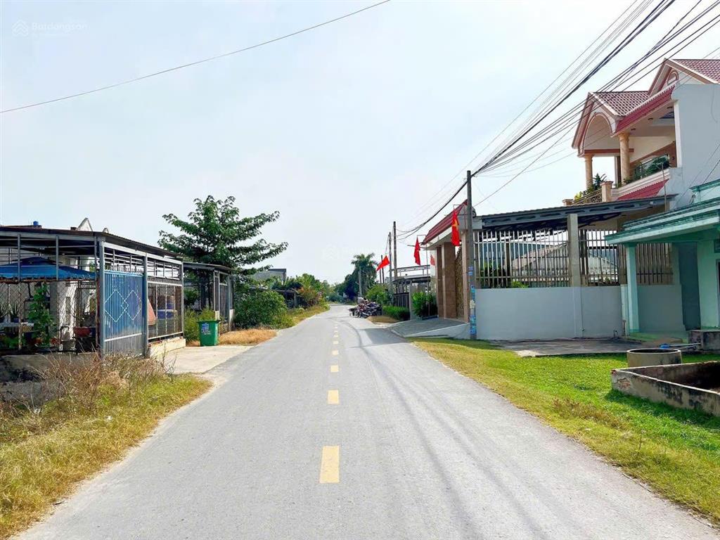 Dãy nhà trọ 7 phòng có sẵn sổ sang tên liền nằm sát bên khu công nghiệp becamex chơn thành. 422m2