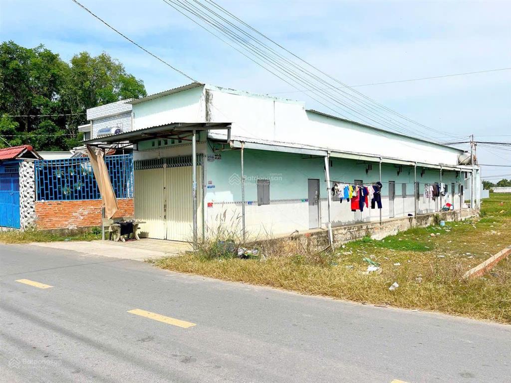 Dãy nhà trọ 7 phòng có sẵn sổ sang tên liền nằm sát bên khu công nghiệp becamex chơn thành. 422m2