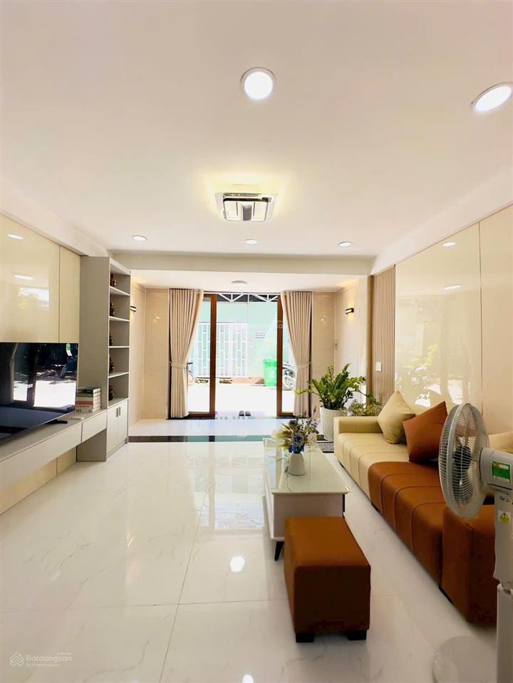 Nhà 2 phòng sau ngay cầu nhị thiên đường quận 8, hẻm ba gác chính chủ sang gấp công chứng. shr
