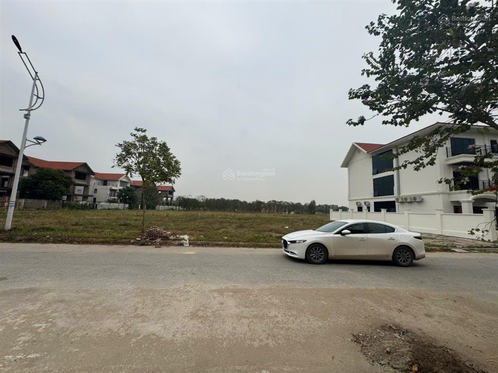 Khoảng 4x tr/m2 bt mặt sông 300m2, vị trí đắc địa kđt quang minh  ml  hn