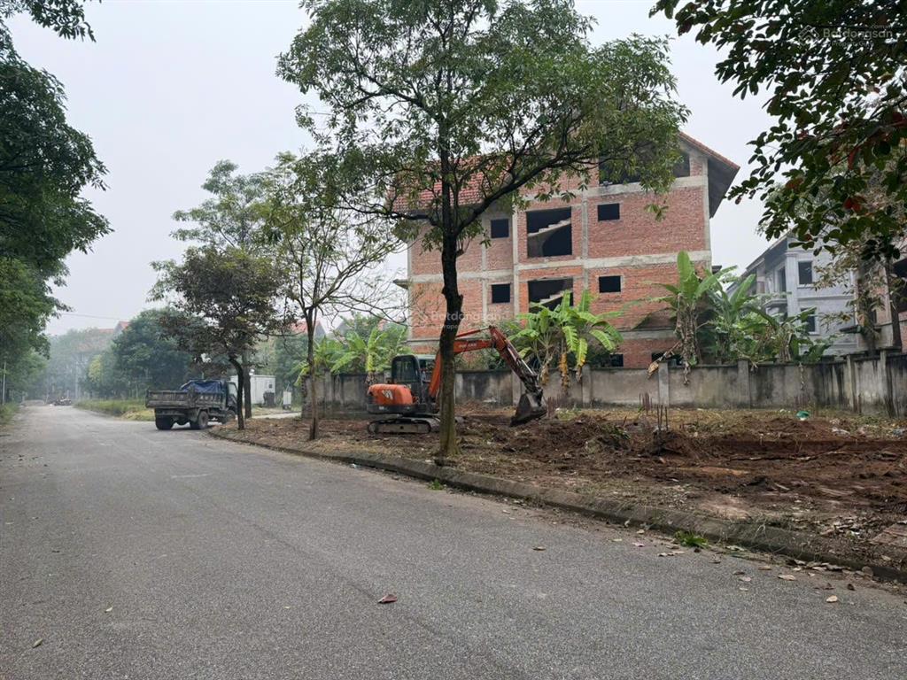 Khoảng 4x tr/m2 bt mặt sông 300m2, vị trí đắc địa kđt quang minh  ml  hn