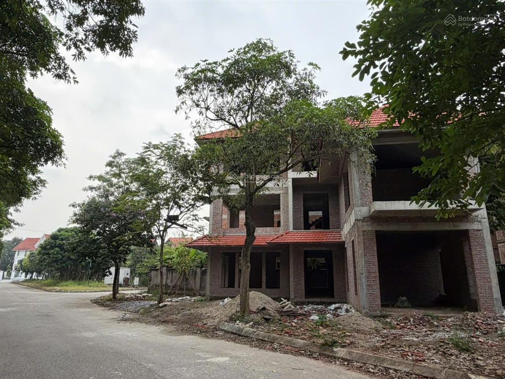 Khoảng 4x tr/m2 bt mặt sông 300m2, vị trí đắc địa kđt quang minh  ml  hn