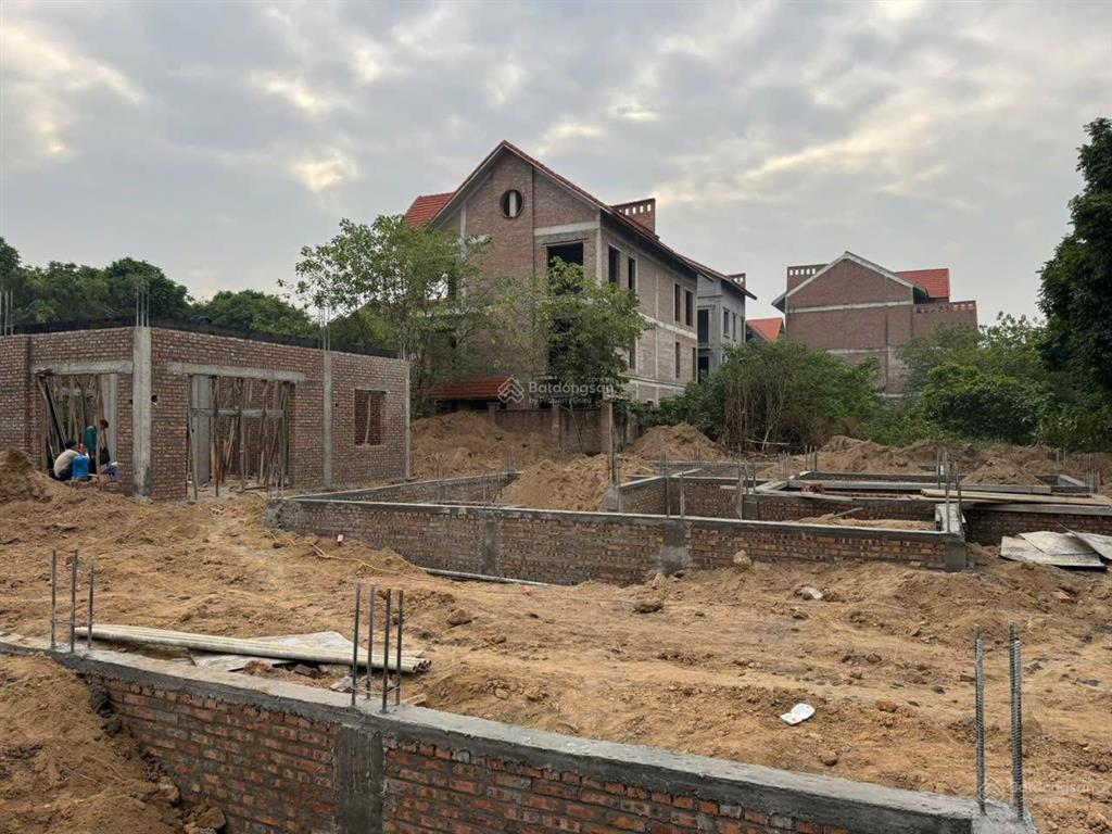Khoảng 4x tr/m2 bt mặt sông 300m2, vị trí đắc địa kđt quang minh  ml  hn