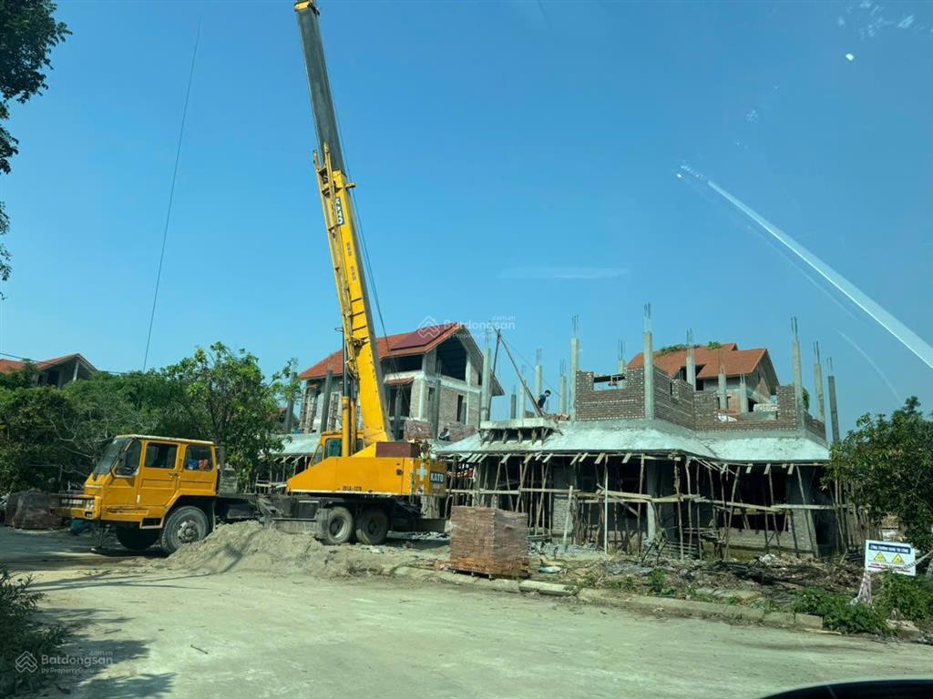Khoảng 4x tr/m2 bt mặt sông 300m2, vị trí đắc địa kđt quang minh  ml  hn