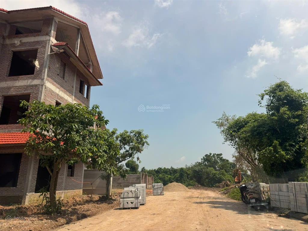 Khoảng 4x tr/m2 bt mặt sông 300m2, vị trí đắc địa kđt quang minh  ml  hn